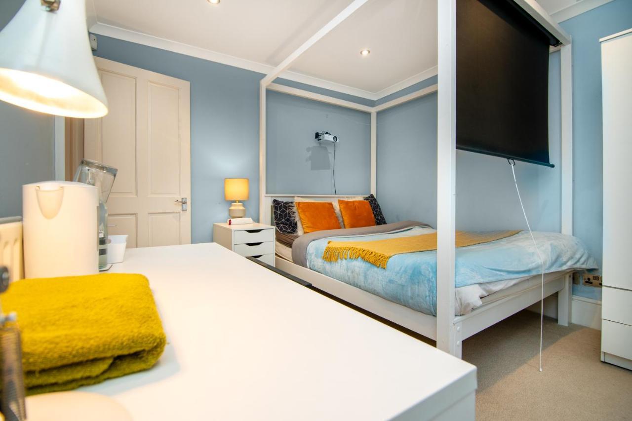 Double Room W/Projector & Garden Hot Tub Londres Exterior foto